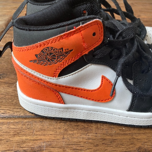 Nike Air Jordan Youth sz 1 Shattered Backboard Orange/Black Hightops - Picture 5 of 11